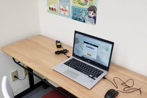 教室内部。机を広く使えます！