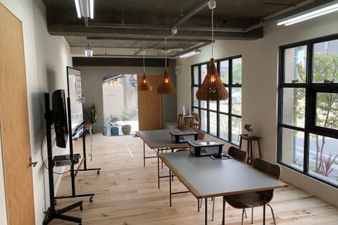 【プログラボ西宮広田】日替わりで魅力的な教室が開かれる「学集空間ギャザリ（gatheri）」内となります。