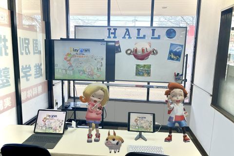 HALLOのブースです。キャラクター馴染んでますが、合成です。