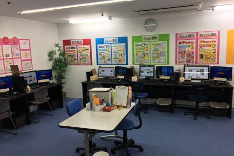 授業スペースは姉妹校のパソコン教室も運営しています