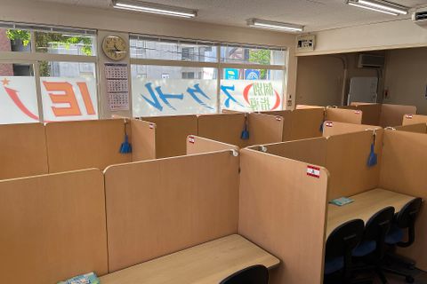 個別のブースで落ち着いてレッスンを受講できます。