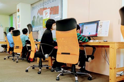 実際の授業風景。個別指導により生徒のレベルにあわせた学習が可能です。