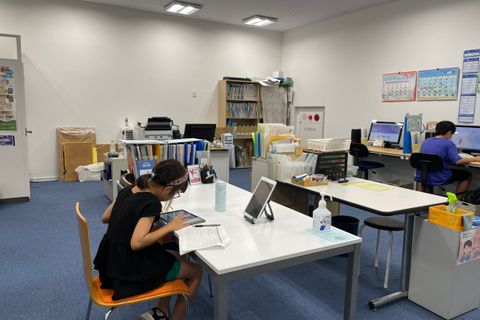 姉妹校の「パソコン市民講座」も開講しており、パソコンスキルも習得できますよ
