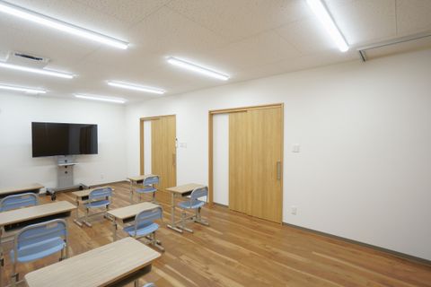 必要に応じてモニターを使いながら授業