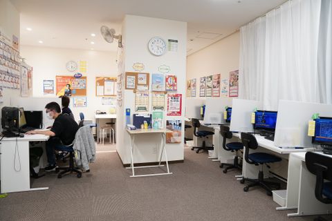 姉妹教室「パソコン市民講座」ではパソコンスキルも習得できます。