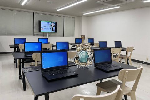 広くきれいな教室で楽しくプログラミング！