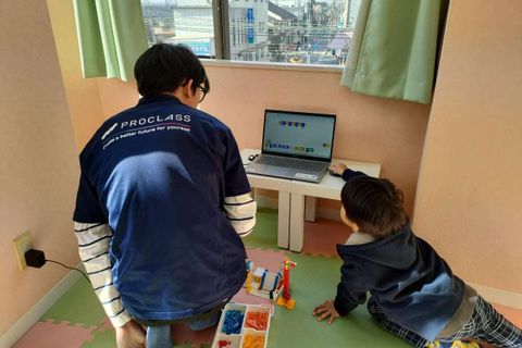 ロボットベーシックコースは年長から受講可。
