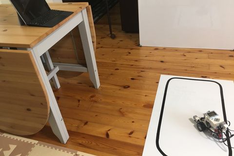 暖かみのあるお部屋でプログラミングします