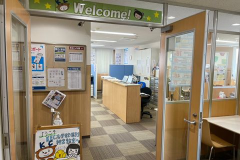 ③入口入ってすぐ正面からの景色&受付