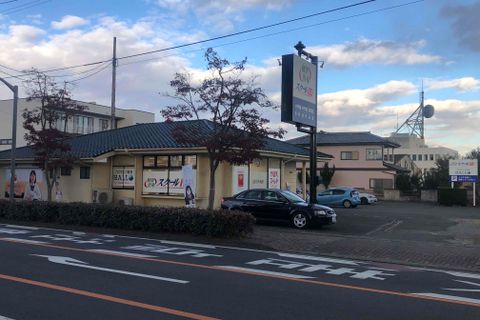 インター西通り沿いです。トイプラネットさんの真向かいです。