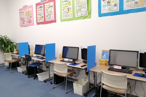 姉妹教室「パソコン市民講座」では、タイピングやパソコンスキルも習得できます。