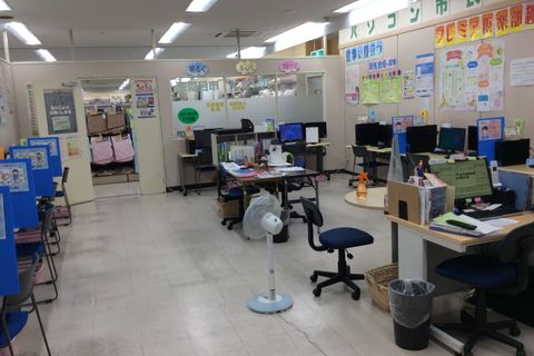 授業スペースは姉妹校のパソコン教室も運営しています