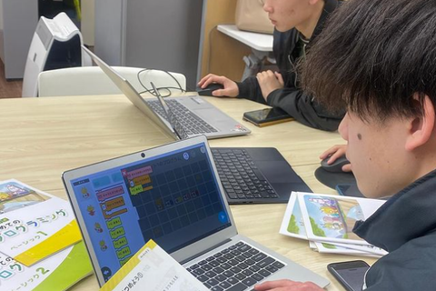 プログラミングゼミとロジカ式オリジナルテキストを使用します