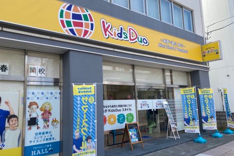 平岸通り沿いのスポーツクラブルネサンス札幌平岸の斜め向かいで、セイコーマートの隣です。