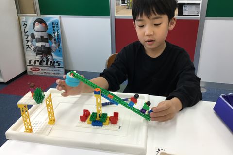 Crefus上大岡校。京浜急行・横浜市営地下鉄 上大岡から鎌倉街道を横浜方面へ徒歩4分。