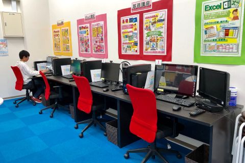 授業スペースは姉妹校のパソコン教室も運営しています