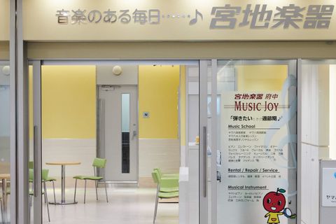 建物内で一番府中駅に近いエレベーターで4階に上がってすぐ！