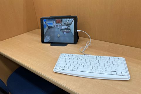タブレットを使用しタイピングも学べます。