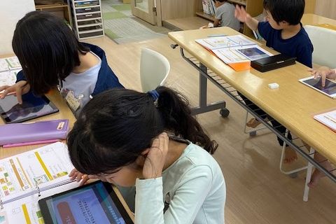 テキストを通して考えている様子