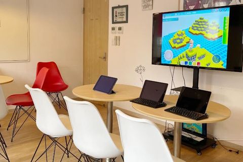 教室の写真です　カフェスペースが教室となっており、落ち着いて過ごせます。