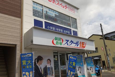袋井駅北口を出て徒歩1分です！