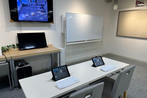広々とした教室で楽しみながら本格的なプログラミングを習得できます