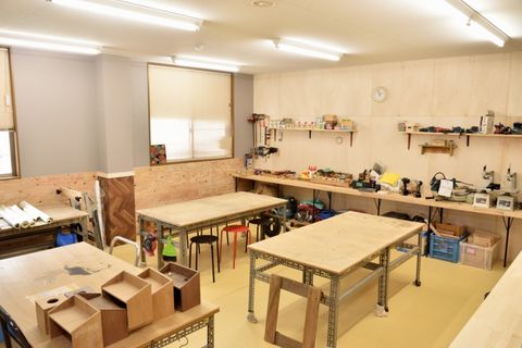 教室は工作もできる工房スペース！