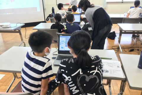 出張授業の様子です♪たくさんの子が参加してくれています。