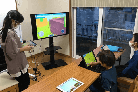 中には年長さんもいて、がんばっています！学年関係なく色んな学校、学年の生徒たちと学べるのもHALLOの特徴です♬