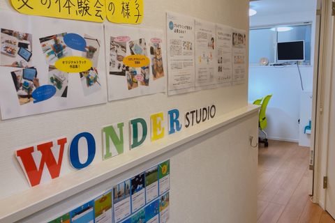 教室廊下、夏の体験会の写真があります