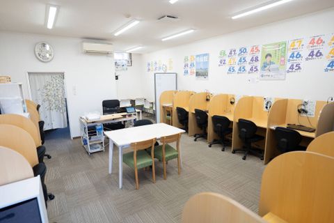 春日井校内装.jpg