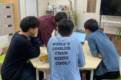 中高生の先生たちも勉強中！