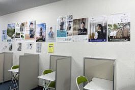 2階建てで1階はにぎやかな雰囲気、2階は静かで落ち着いた雰囲気です！
