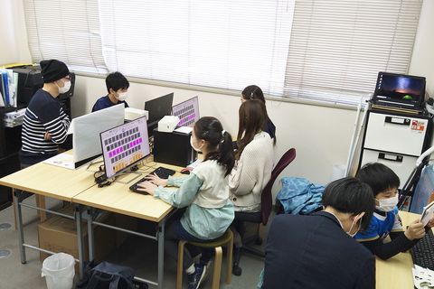 お子様1～2名に対して先生1名の超少人数制。