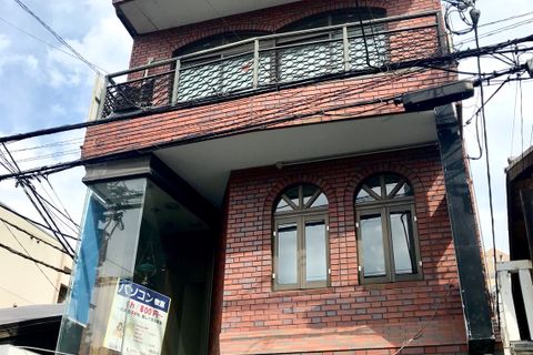 駅から1分の好立地です！当教室は、2階になります。