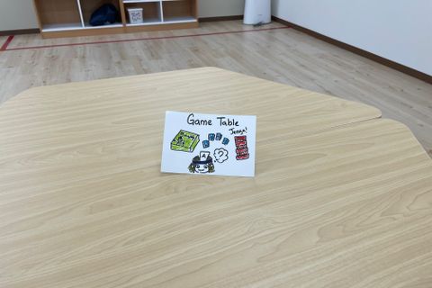 生徒同士で話し合いやすいようなテーブルです