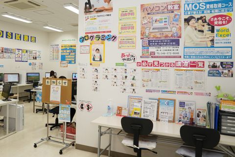 姉妹教室「パソコン市民講座」では、タイピングやパソコンスキルも習得できます。