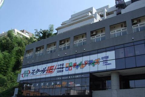 生田駅から徒歩3分。車を停めるスペースもあります。