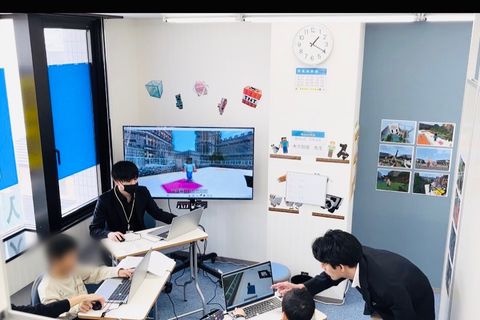 １人１台、PCを使って指導しています♪