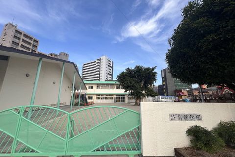 田島歯科より左折して直進し、突き当りが荘島幼稚園です。
