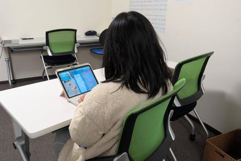 楽しみながらテキストコーディングまで学ぶことができます