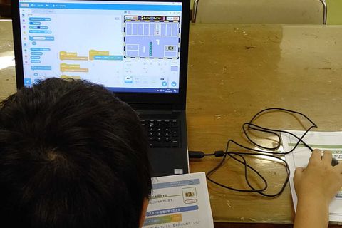 【ベーシックコース】小学校3年生以上が目安。子どもが大好きなテーマを取り入れたゲーム教材で、基本的な構文を身につけることができます（橋本教室）
