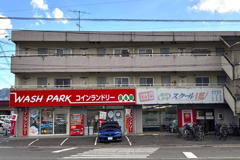 広島バス バス停「万休寺前」より徒歩1分