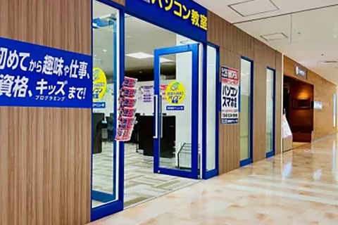 日吉校教室前外観