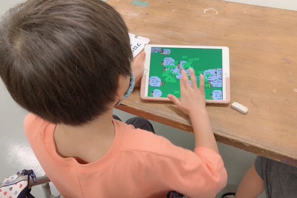 レベルごとの自由制作では好きな作品を自由につくれるので、楽しんでつくってくれています！