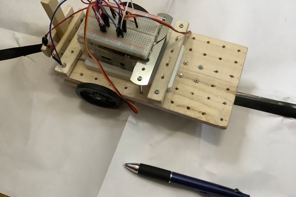 中学生以上はプログラミング言語「Ｐｙｔｈｏｎ」を学びます。