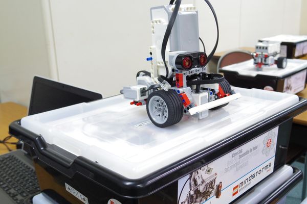 メイン教材「教育版レゴ®マインドストーム®EV3」