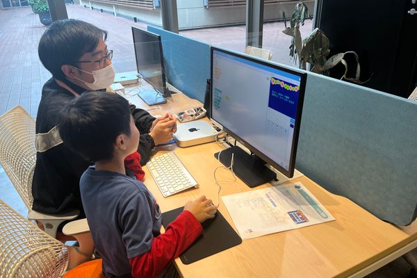 お子様一人ひとりのペースに合わせて、教材を選び授業を行っています