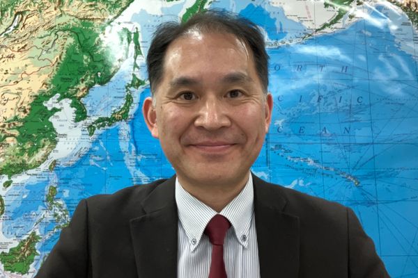 関場智一