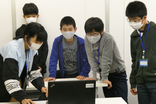 ひとり一人に合わせたカリキュラムで、楽しみながら論理的思考を養う
